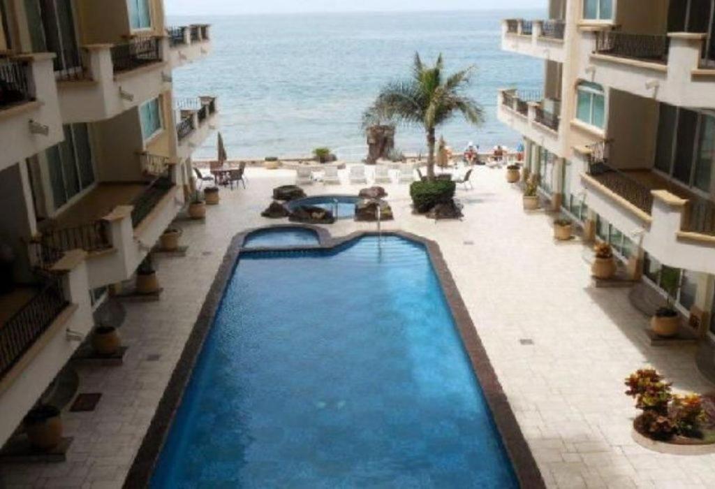 Ocean Front Condo Sleeps 4 - On The Ocean - Marina View- Tiara Sands Resort Mazatlan Exterior photo